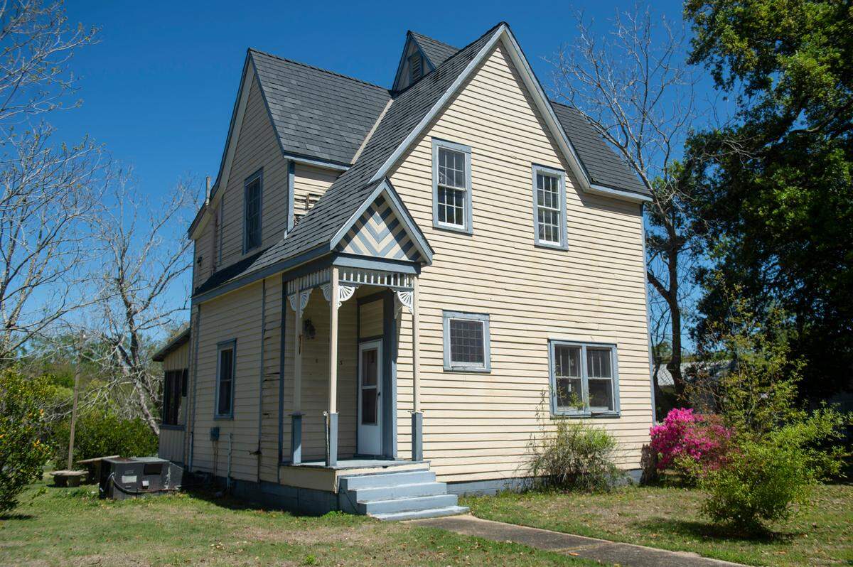 Lang’s Seven-Gabled Cottage in Ocean Springs on Thursday, March 28, 2024. Michelle Hodges bought the house in 2023 and plans to renovate it while preserving the home’s historic architecture.