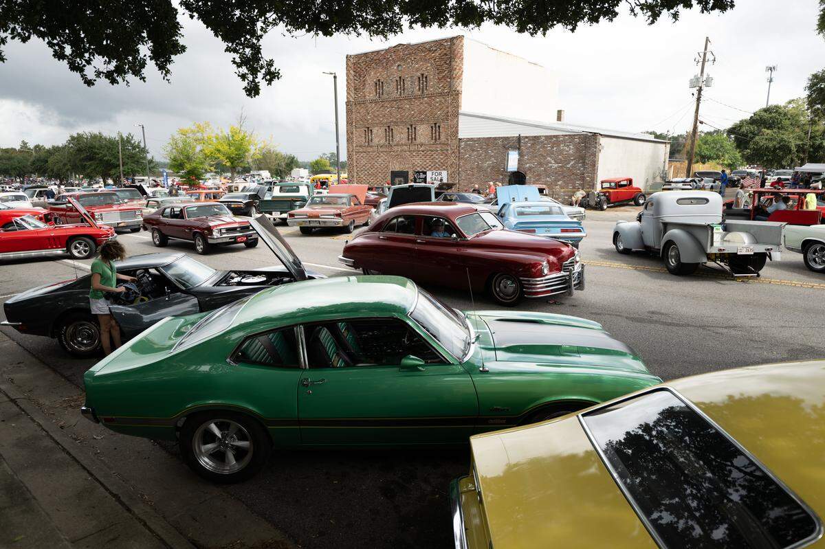 Cars are parked along Main Street during Cruisin’ The River City in Moss Point on Tuesday, Oct. 7, 2025.