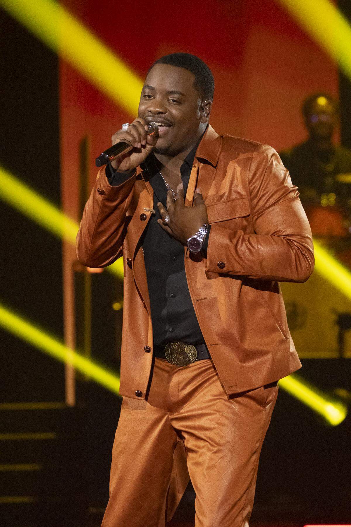 Daniel Stallworth advanced again on “American Idol” on Monday, and is now one of 11 remaining singers.