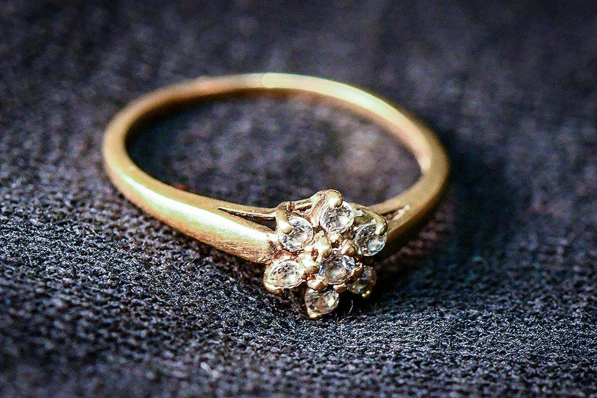 The Forrest County Sheriff’s department is asking the public if they know who this silver wedding band belongs to as it could identify human remains.