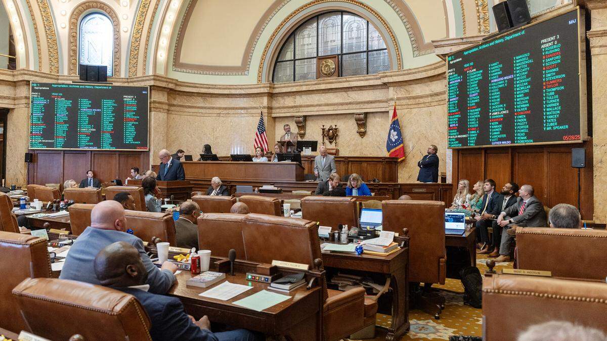 Mississippi state representatives vote during a special session at the Mississippi Capitol in Jackson, Miss., Wednesday, May 28, 2025.