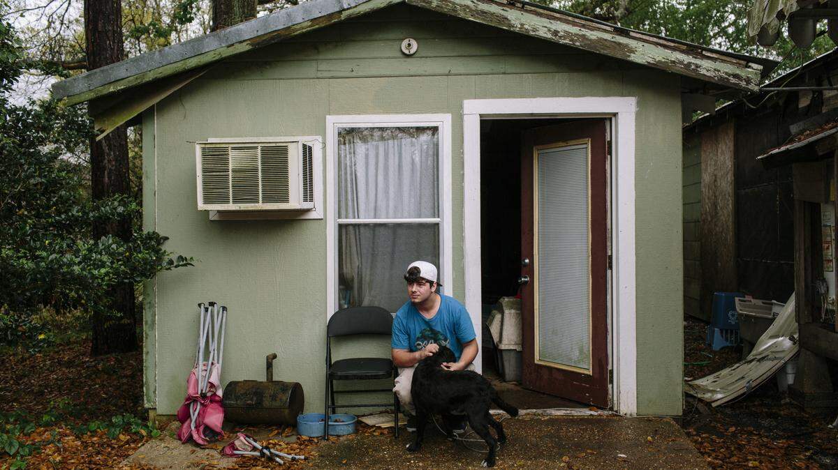 WILLIAM WIDMER/THE NEW YORK TIMESBranden Gaspard, 18, recently charged with a battery misdemeanor and added to a wait list for representation by a public defender, at home March 18 in Kaplan, La.
