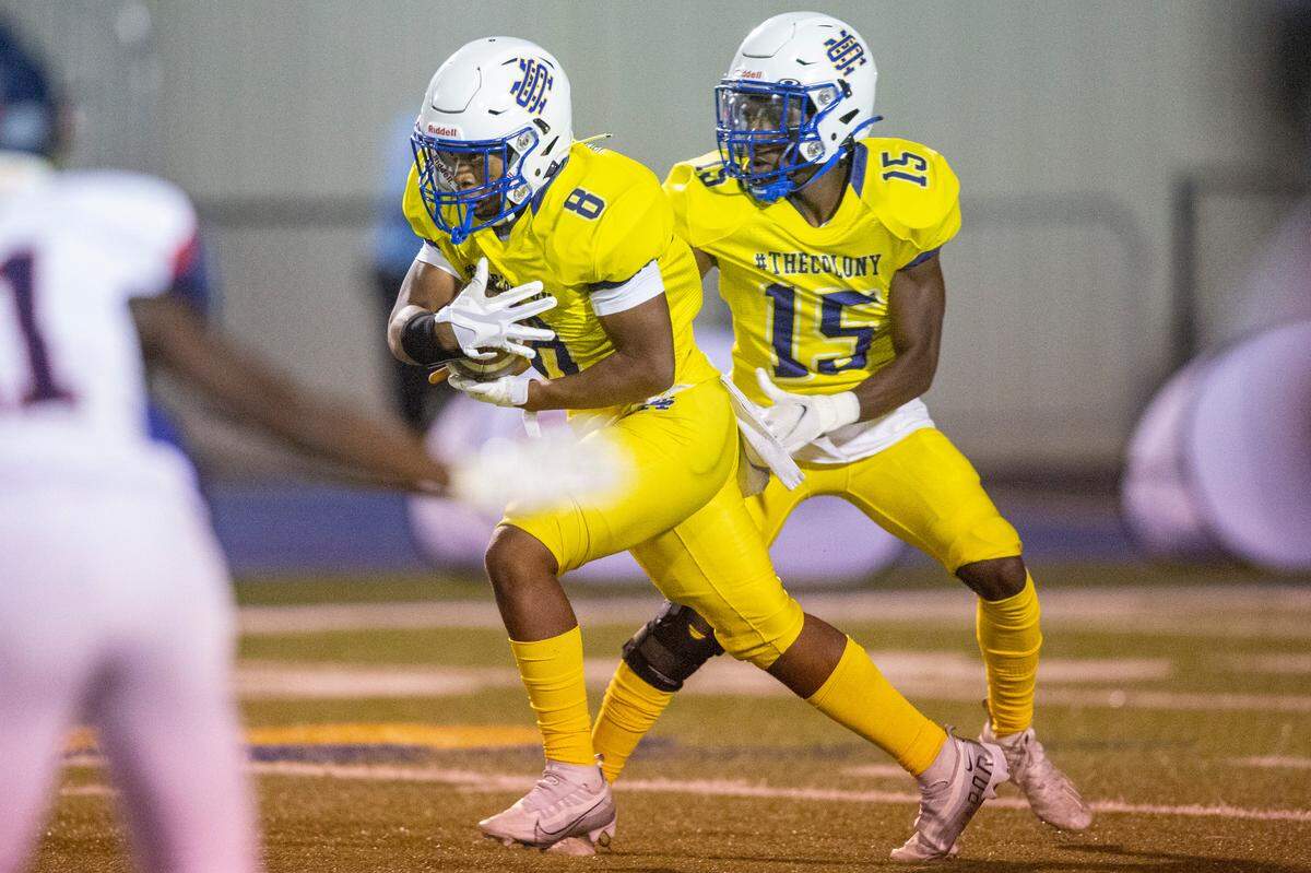 St. Martin’s DK Jenkins hands the ball off to Nadarian Marbra during a game against Hancock at Joe Barlow Stadium in St. Martin on Friday, Sept. 30, 2022.