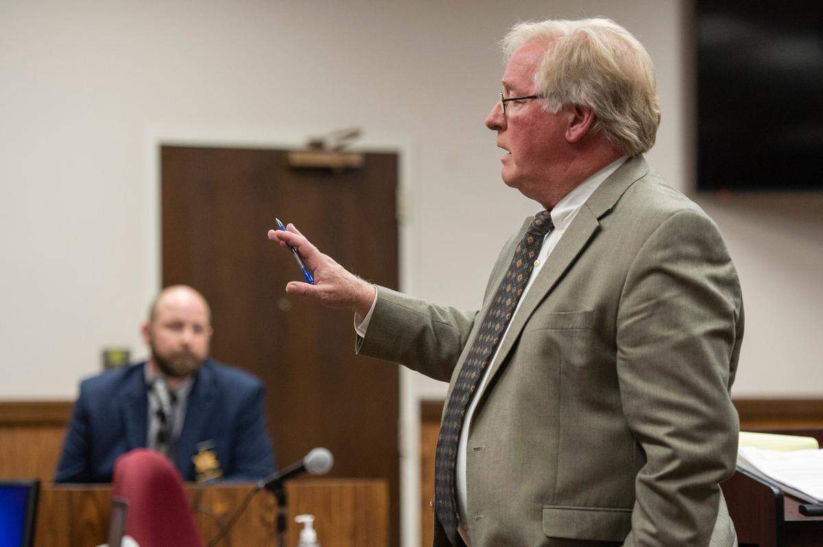 Attorney Tim Holleman questions investigator Hancock County sheriff’s investigator Kris Robbins on the witness stand during a probable cause hearing for Mississippi Highway Patrol Master Sgt. Dale Decamp at Harrison County Circuit Court in Gulfport on Thursday, Feb. 17, 2022.