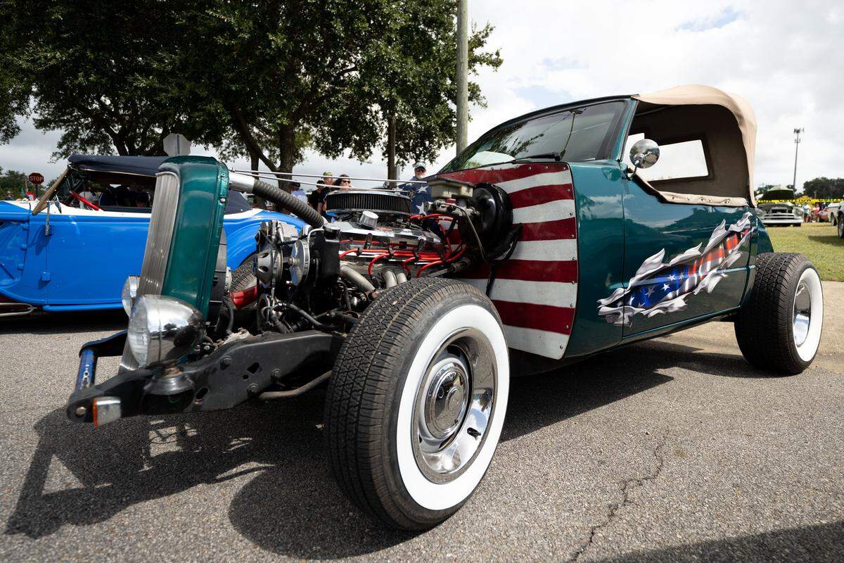 Cars are parked along Main Street during Cruisin’ The River City in Moss Point on Tuesday, Oct. 7, 2025.