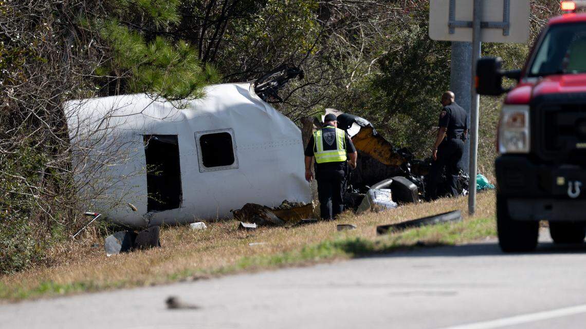 2 dead, 3 injured in fiery I-10 crash involving prisoner transport van, MHP says