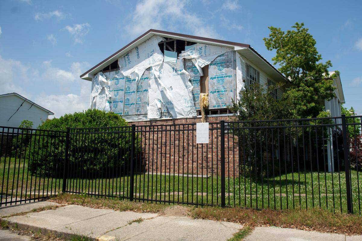 A building at the Gulf Grove Apartments in Waveland on Friday, April 19, 2024, with damage to the wall and missing siding. The city of Waveland condemned the apartments over missing roofs, mold, termites and rats and residents will have 30 days to move out.