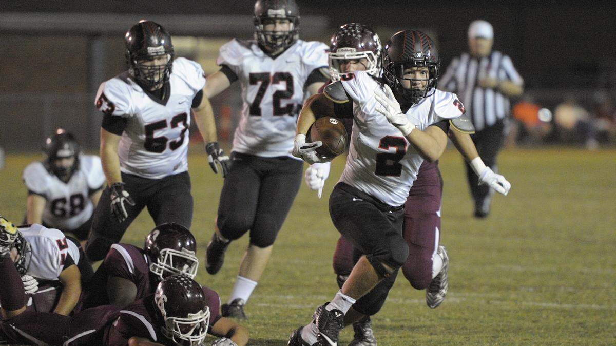 GLENN ANDREWS/SPECIAL TO THE SUN HERALD 
 St. Stanislaus running back Cahill Marlowe (2) breaks away at the line of scrimmage to score a touchdown against East Central during the first half, Friday, Oct. 16 2015, in Hurley, Miss.