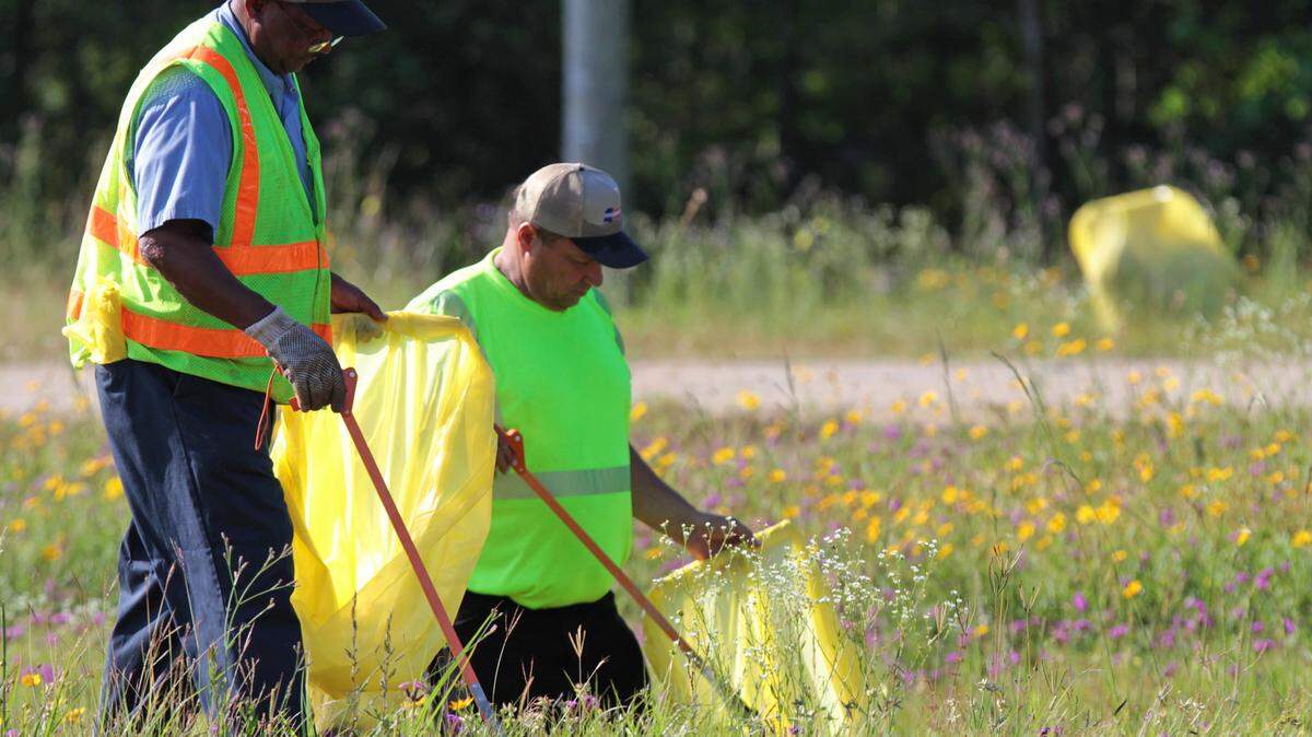 JOHN FITZHUGH/SUN HERALD/FILEMississippi Department of Transportation employees pick up trash along Mississippi 607 in Hancock County in 2012. The workers were part of crews picking up trash along highways in Hancock County for their annual Trash Bash. This year, hundreds of MDOT employees will collect litter along highways in Harrison County on May 5.