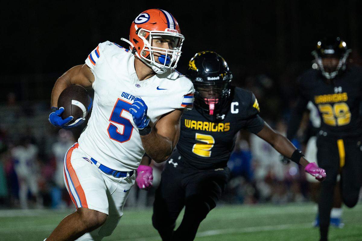 Gulfport running back Cooper Crosby (5) eclipsed the 1,000-yard mark for the season the Admirals’ win over D’Iberville.