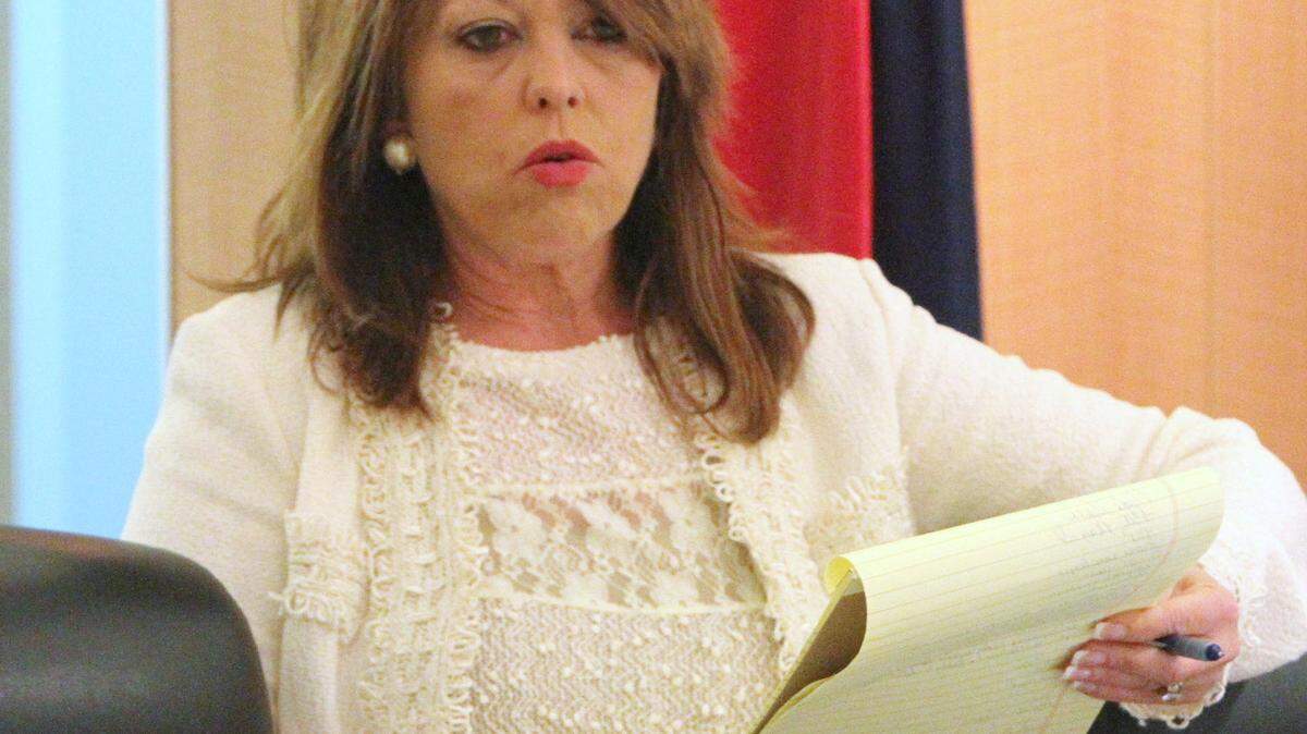 JOHN FITZHUGH/SUN HERALD 
 Jackson County Board of Supervisors' attorney Paula Stennett-Yancey announces the reasons the Supervisors' are going into executive session during their meeting in Pascagoula on Tuesday Jan. 20, 2015.