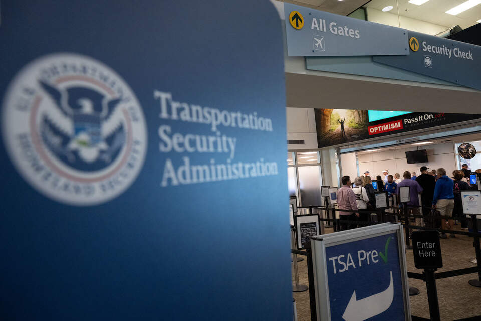 Unpaid TSA staff at Gulfport-Biloxi Airport stay on duty | Biloxi Sun ...