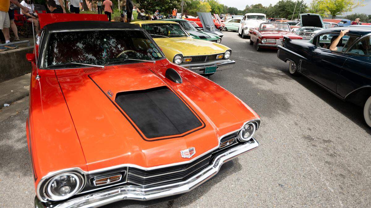 Cars are parked along Main Street during Cruisin’ The River City in Moss Point on Tuesday, Oct. 7, 2025.