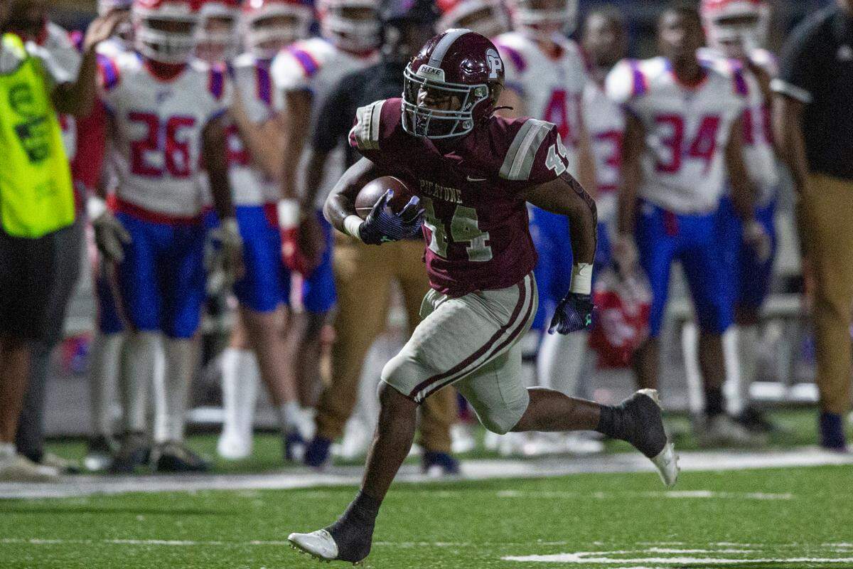 Picayune’s Jeremiah Contee runs the ball during a playoff game at Lee-Triplett Stadium in Picayune on Friday, Nov. 17, 2023.