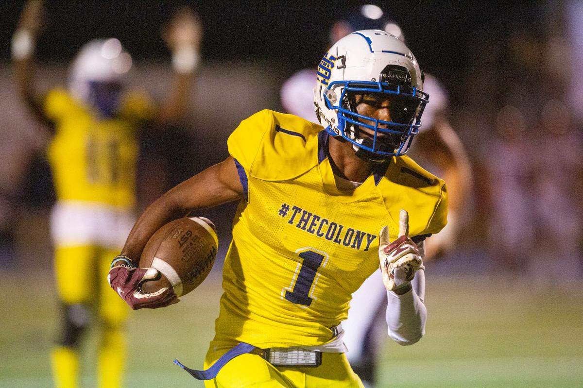 St. Martin’s Noreel White runs the ball down the field during a game against Hancock at Joe Barlow Stadium in St. Martin on Friday, Sept. 30, 2022.
