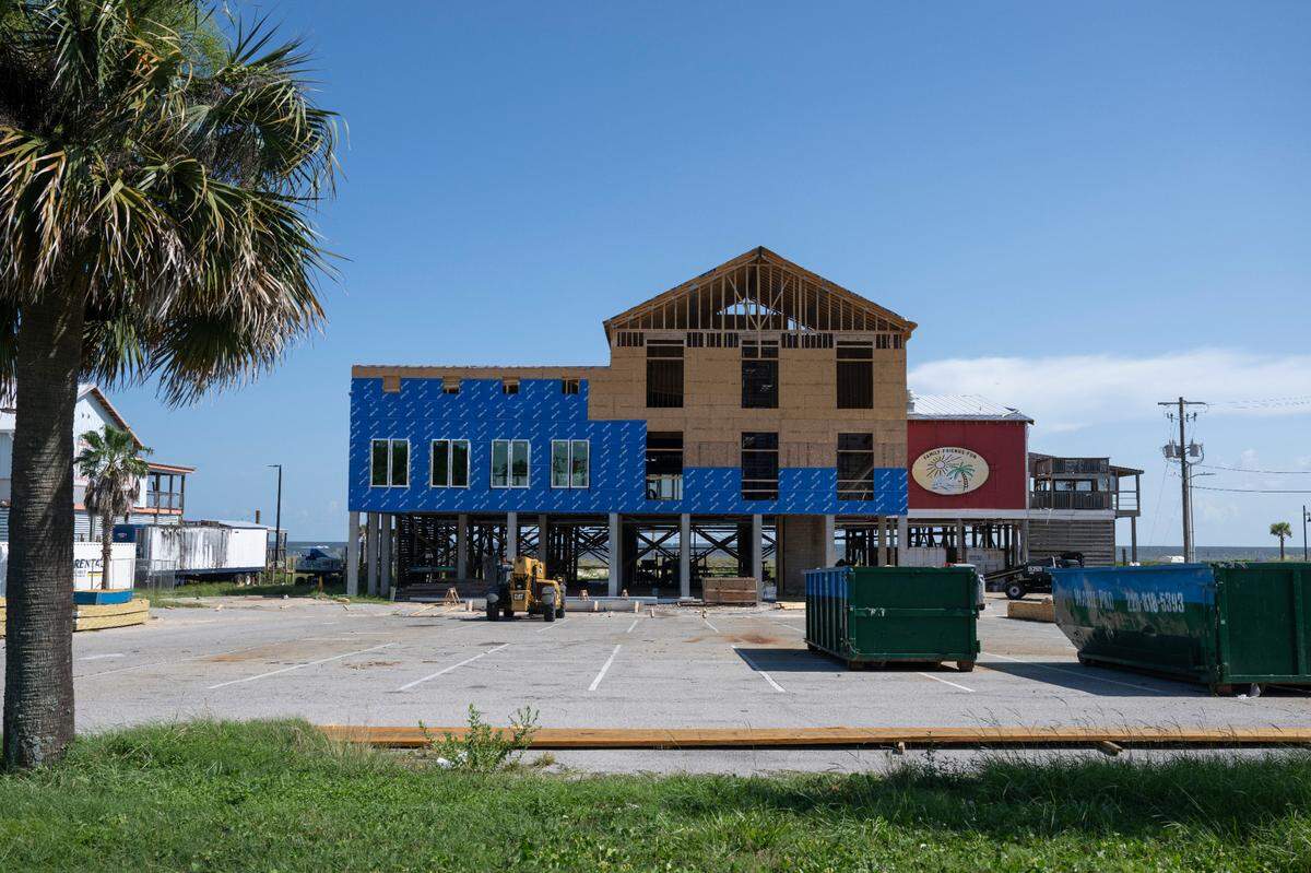 Renovation work continues on what was Kingjaks restaurant in Biloxi. The former barbecue restaurant is being transformed into a wedding venue.