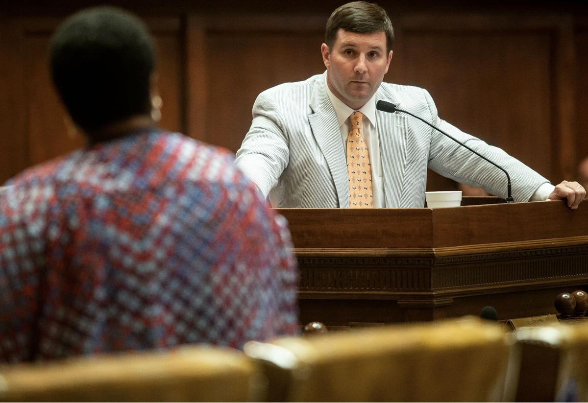 Rep. Kathy Sykes, D-Jackson, left, asks Rep. Trey Lamar, R-Senatobia, a question concerning infrastructure during a special session of the Legislature at the Capitol in Jackson Monday, August 27, 2018.