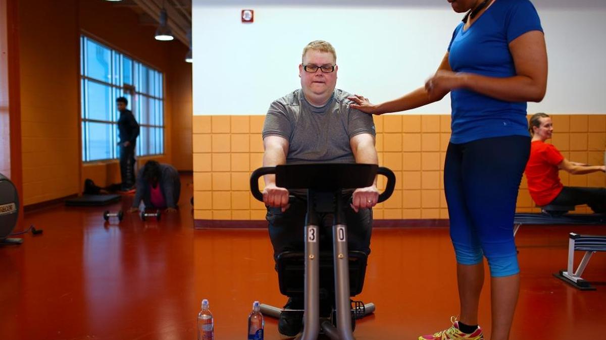 Keith Oleszkowicz works out with his wife, Christa, at the gym for the first time since his gastric bypass operation two months earlier, in Ann Arbor, Mich., Dec. 29, 2015. Even as the pounds fell away and his health improved, Keith contended with the feeling that life hadn’t changed as much as he’d hoped.