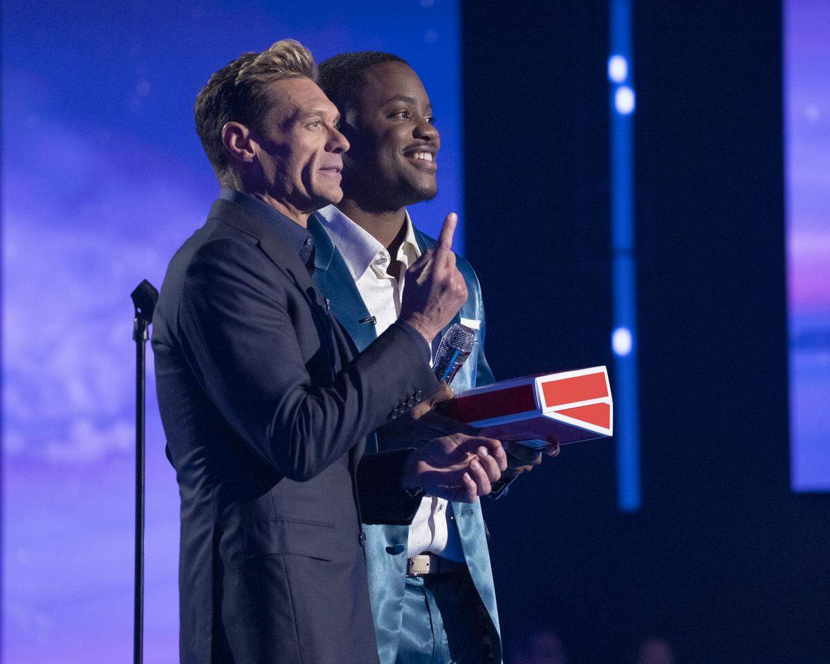 Daniel Stallworth (right) and Ryan Seacrest hear from the “American Idol” judges after Stallworth’s performance on Monday.