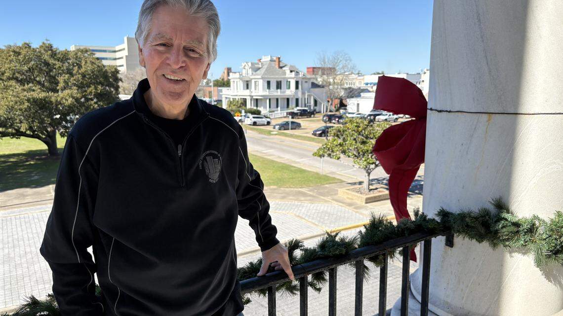 About that mismatched Saenger Theatre carpet: Biloxi’s mayor is working on a fix