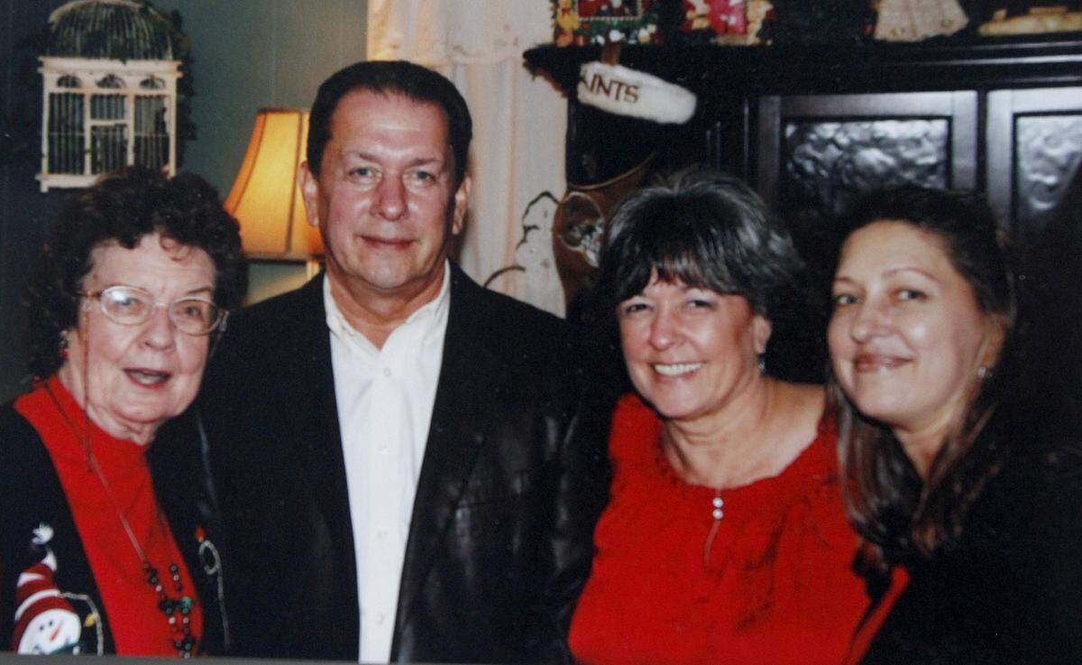 TIM ISBELL/SUN HERALDKimberly Watts (right) is pictured with loved ones in a family photograph, Thursday, March 19, 2015.