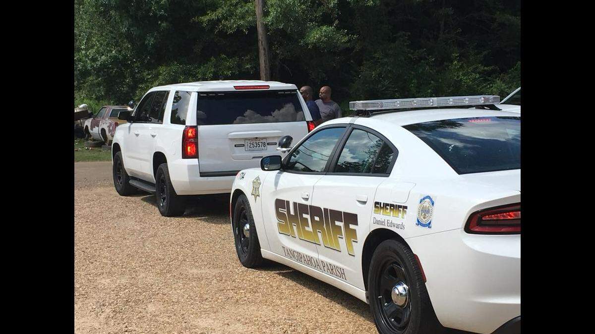 A teen’s botched attempt to rob someone at gun point ended with him in the hospital and his mother charged of “improper supervision of a minor,” according to the Tangipahoa Parish Sheriff’s Office.
