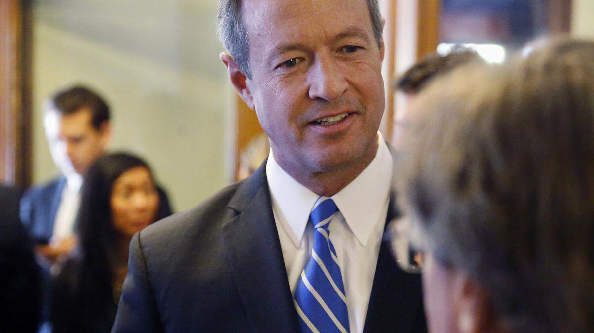 Democratic presidential candidate, former Maryland Gov. Martin O'Malley, left, talks with an attendee at a round table meeting in Denver, Thursday, Sept. 17, 2015. O'Malley met with Colorado officials and marijuana activists and business owners in Denver Thursday, where he repeated his pledge to reclassify marijuana under federal drug laws if elected. (AP Photo/Brennan Linsley)