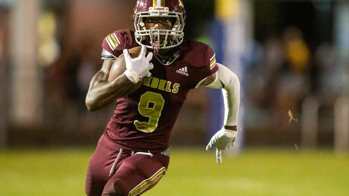 George County’s Amaru Jones runs the ball down the field during a game against Gulfport at Milner Stadium in Gulfport on Friday, Aug. 26, 2022.