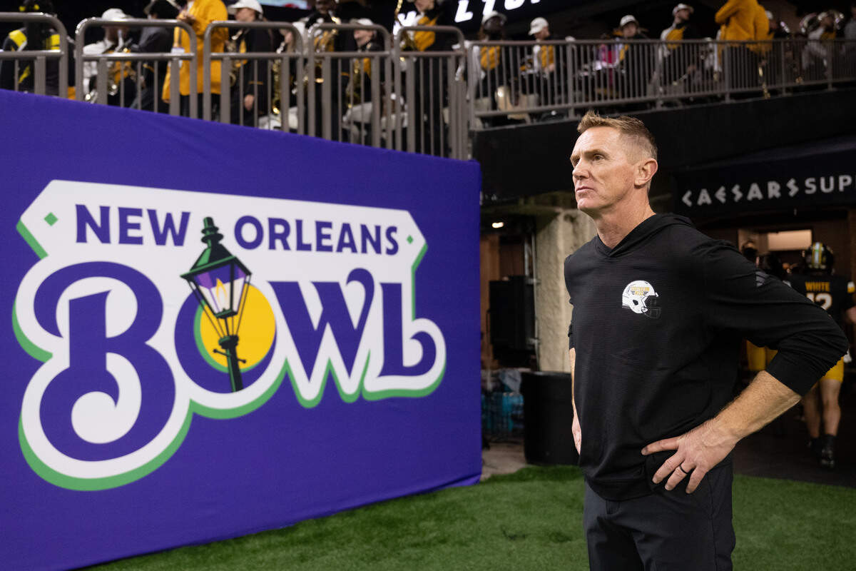 Southern Mississippi head coach Blake Anderson waits for his players at the tunnel after losing the New Orleans Bowl at the Superdome on Dec. 23, 2025. Western Kentucky won, 27-16.
