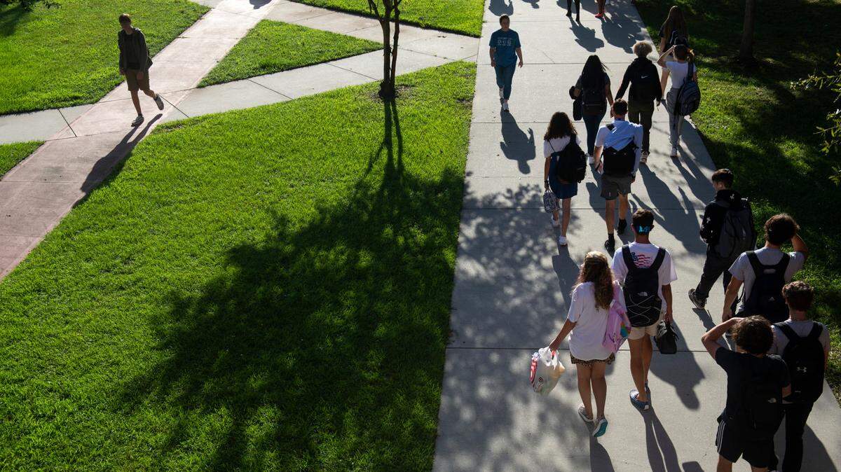 High school students walk between classes on the first day of school at Ocean Springs High School in Ocean Springs on Friday, Aug. 5, 2022.