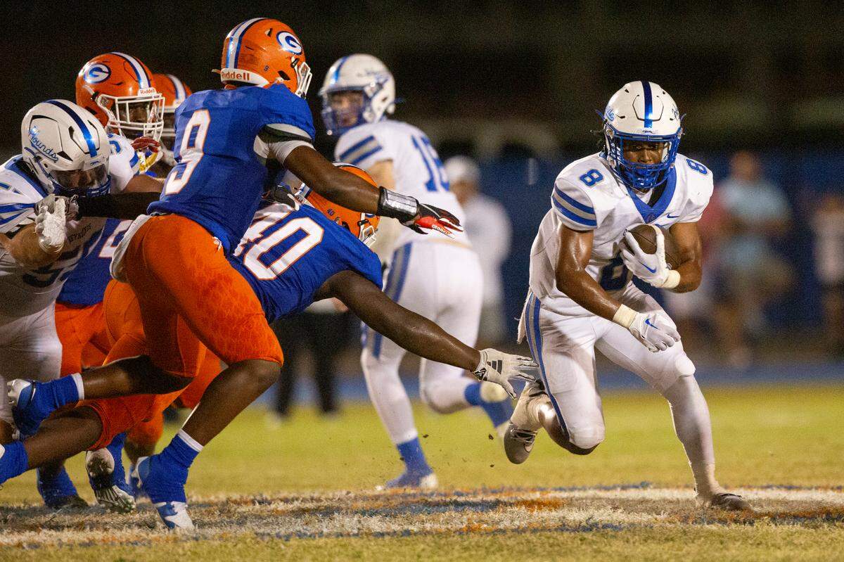 Ocean Springs’ Will Smith runs the ball during a game against Gulfport at Milner Stadium in Gulfport on Friday, Oct. 27, 2023. Ocean Springs beat Gulfport 30-7.