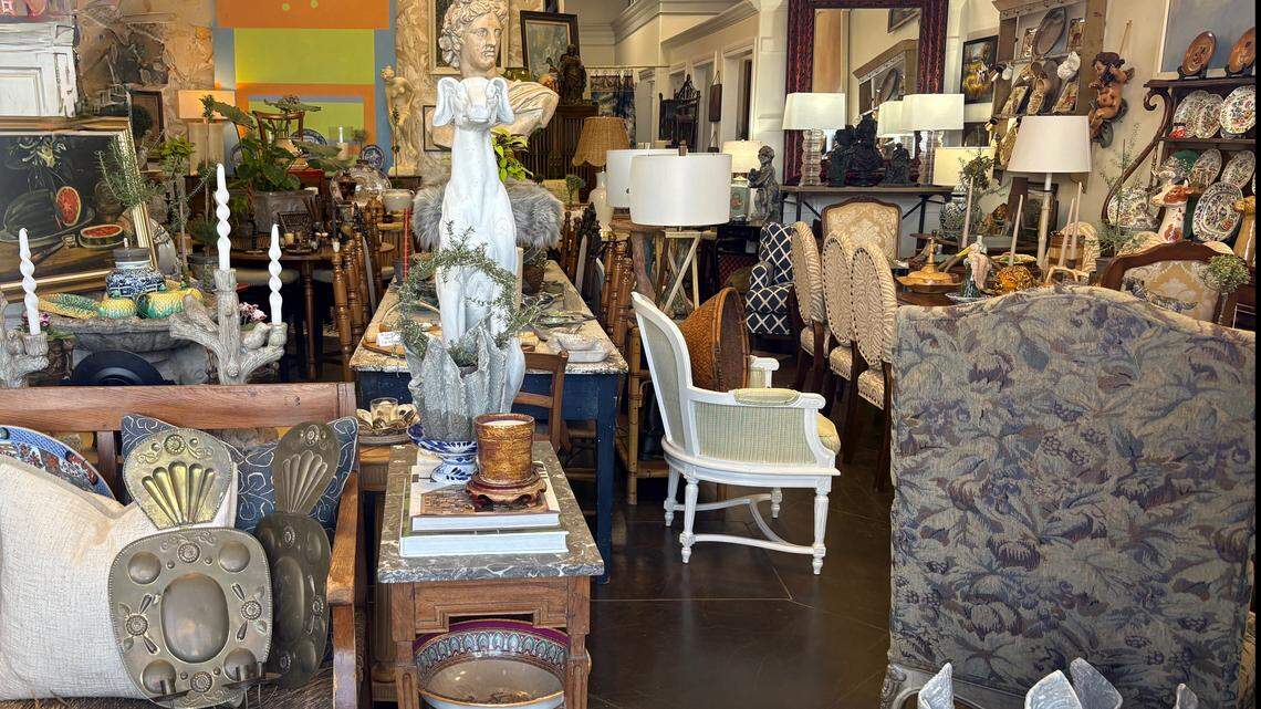 Antiques dealer who stole from N.C. store, customers sets up Ocean Springs shop