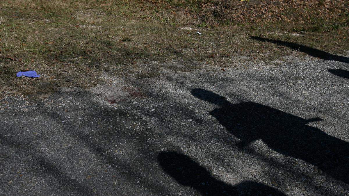 JUSTIN MITCHELL/SUN HERALDFriends of Nigel Poole look at the scene on 19th Street in Gulfport where he was shot in the head on Jan. 23, 2016.