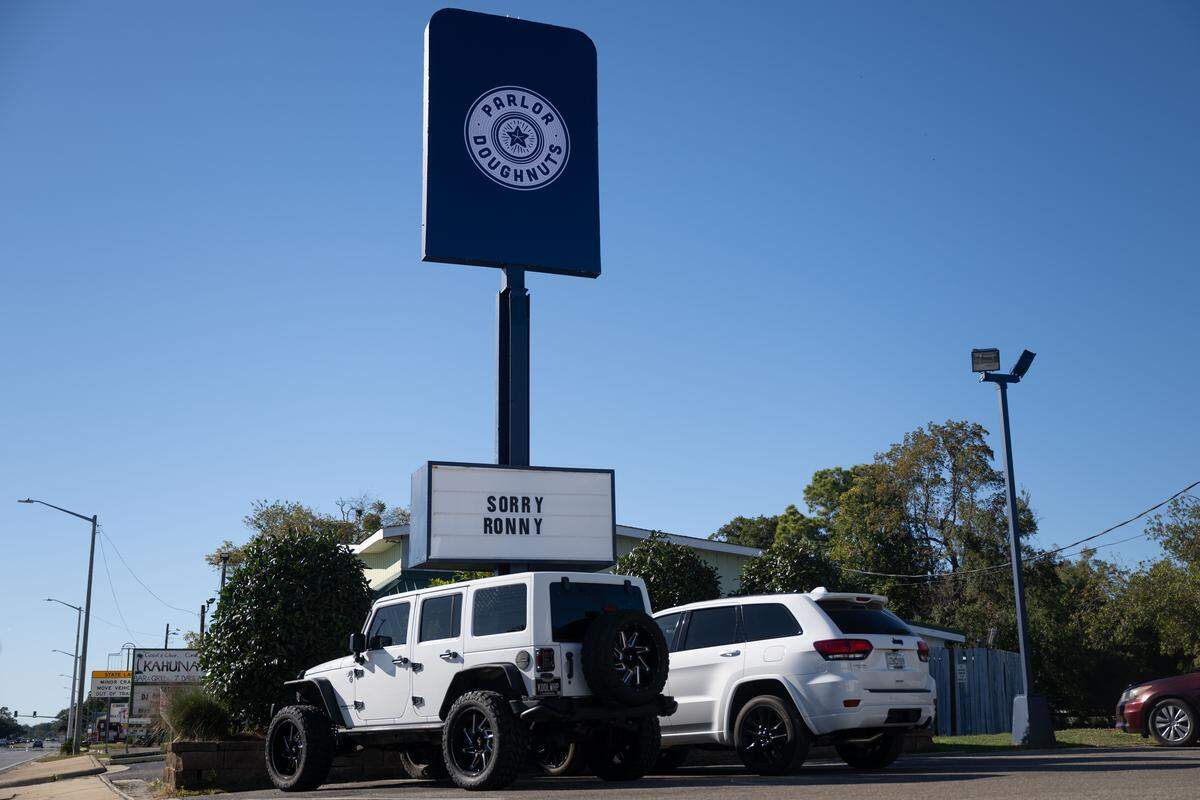 The sign outside Parlor Doughnuts reading “Sorry Ronny” on Monday, Nov. 10, 2025.