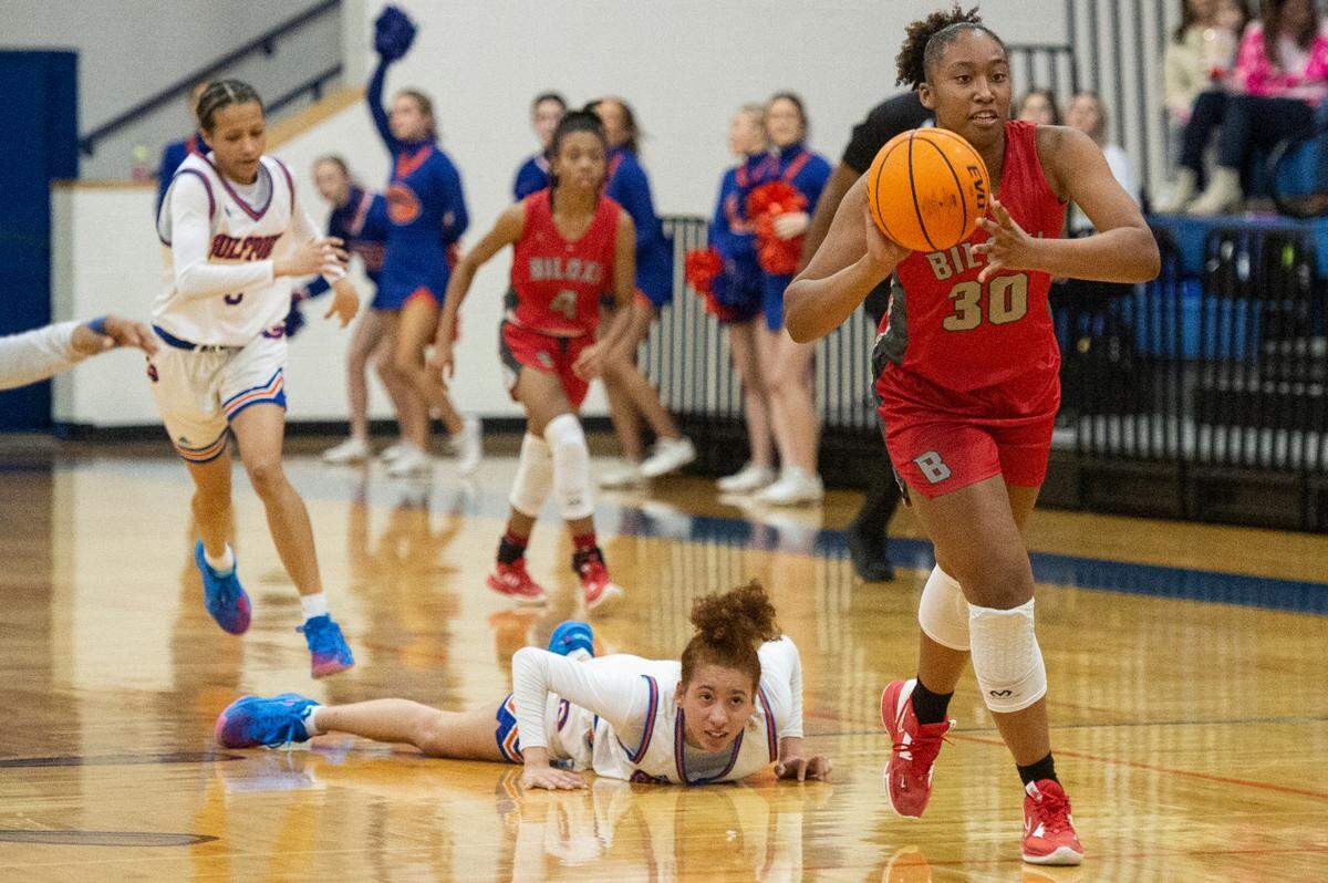 Biloxi’s Shaneal Corpuz dribbles the ball past Gulfport’s defense during a game against Gulfport at Gulfport High School on Friday, Jan. 13, 2023.
