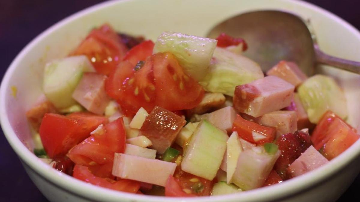 Ripe tomatoes, ham and cucumbers make a delightful, simple salad.