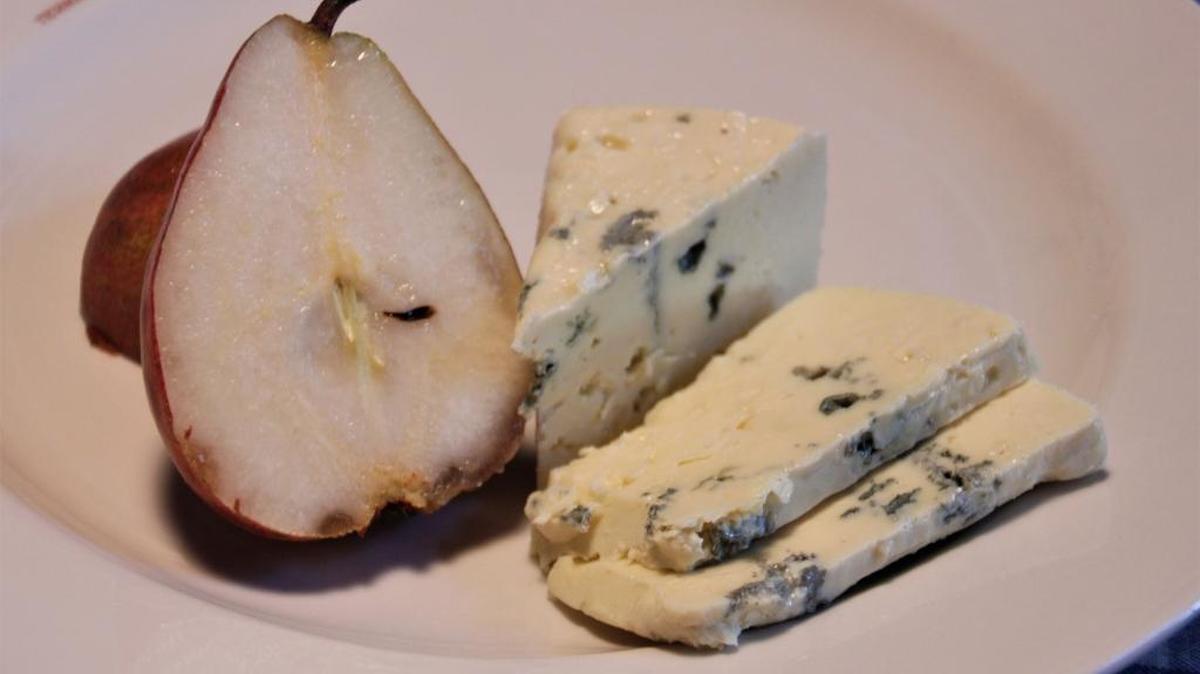 A fresh pear is a wonderful pairing with Gorgonzola.