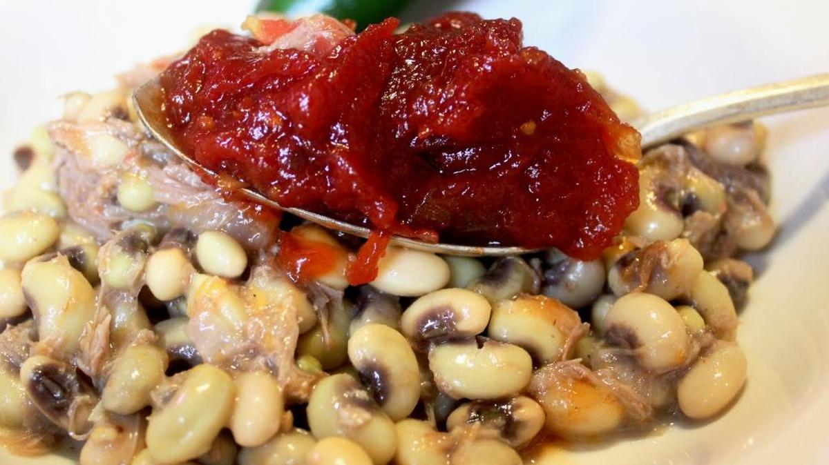 Black-eyed peas with chow chow or tomato chutney.