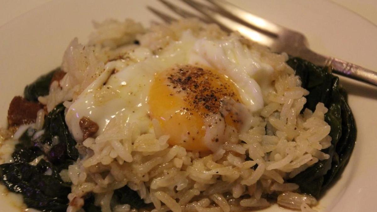 Spinach and rice is a quick and easy dish to make in a rice steamer.