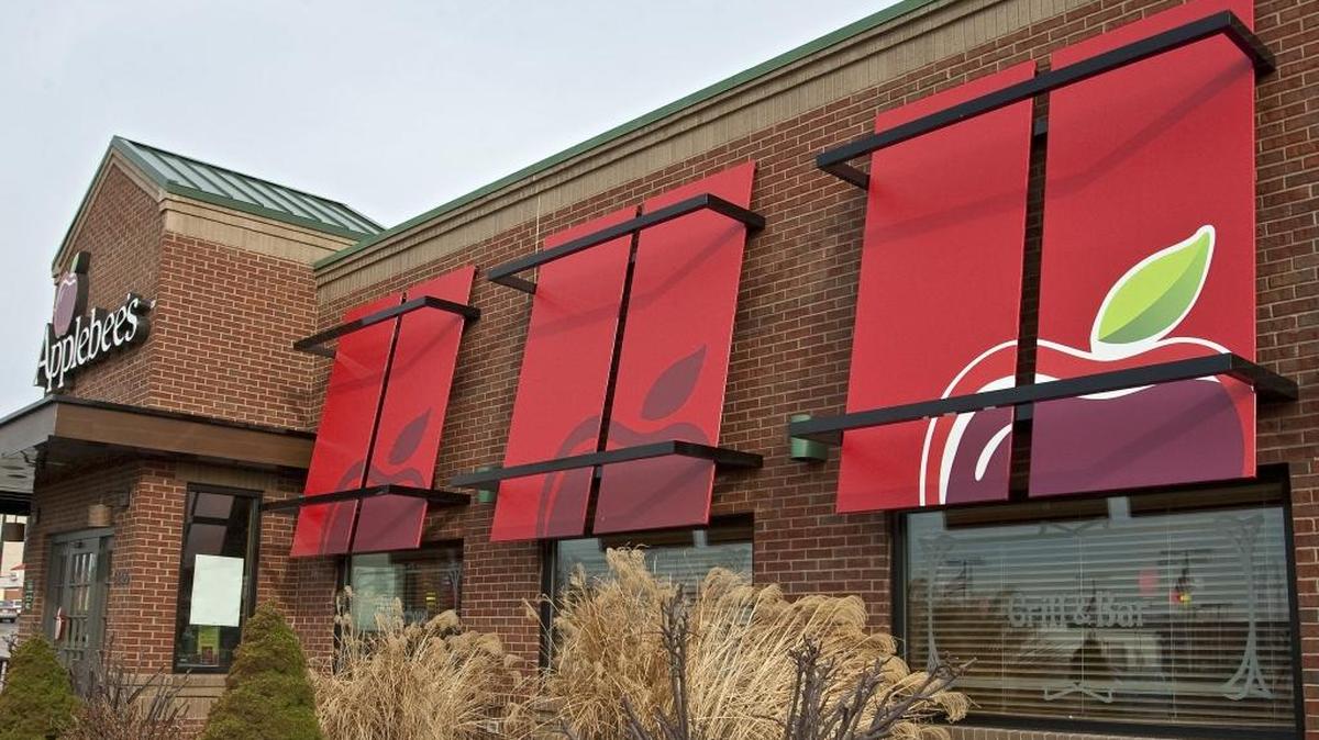 Throughout December, participating Applebee’s restaurants are offering $1 Long Island Iced Teas.