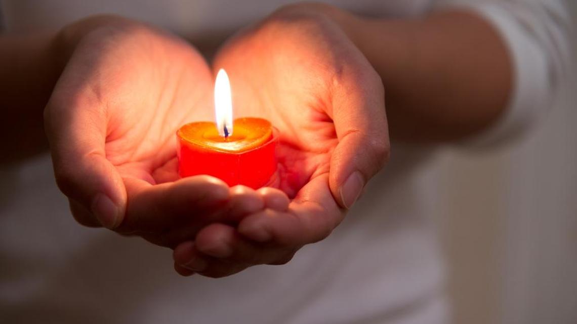 An anonymous donor gave everyone in church $100 — and 100 good deeds were the result