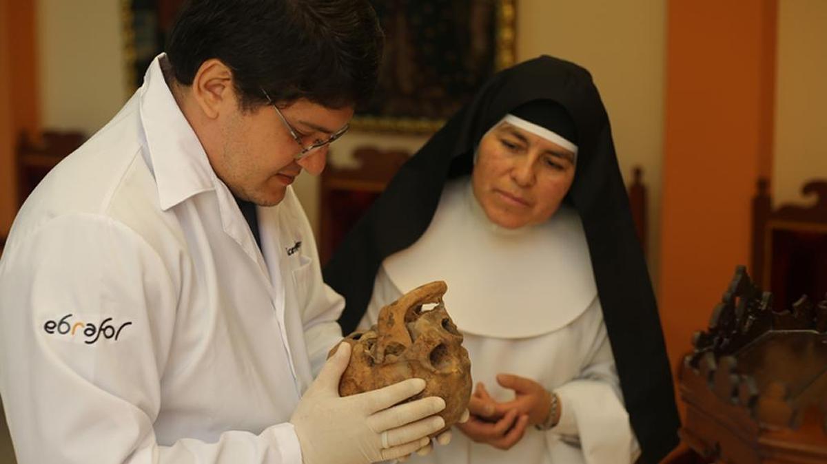 Brazilian 3D designer Cicero Moreas met Sister Rosa Elvira Cáceres at the Monasterio de Santa Catherine of Ciene and inspects Sister Ana skull.