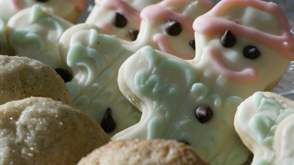 We want to hear about your holiday food memories and recipes that sparkle in time.