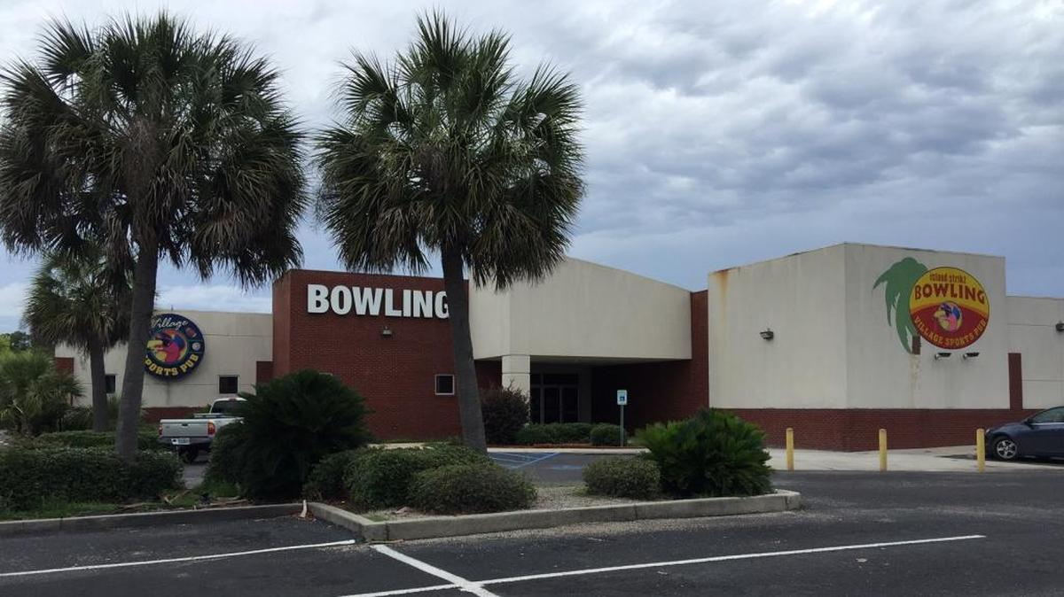 Island Strikz bowling alley closed 2 years ago and has been sitting empty since. It will become Skye Storage, a fully climate-controlled storage facility.