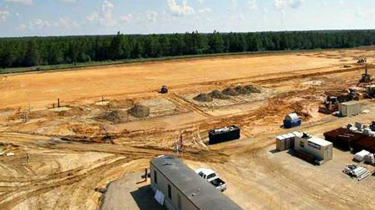 Work has begun on a warehouse and distribution facility for The Chemours Company. The 300,000-square-foot building is at the northeast corner of Interstate 10 and Kiln-DeLisle Road.