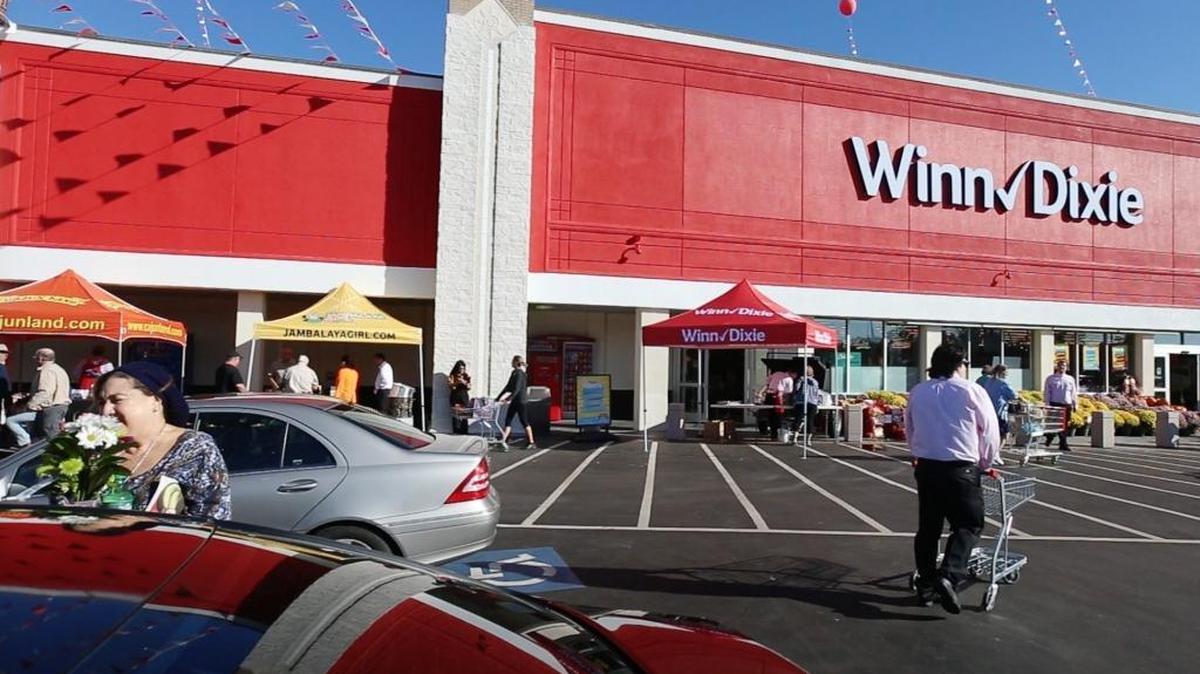 Customers filled the Winn-Dixie in Ocean Springs during their grand re-opening on Wednesday, Oct. 18, 2017.