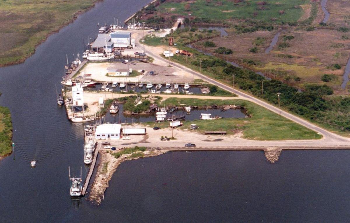 Lakeshore 1992, Bayou Caddy marina was a jumping off point for seafood fishermen. It later became home to Jubilee Casino and later, the Silver Slipper Casino.