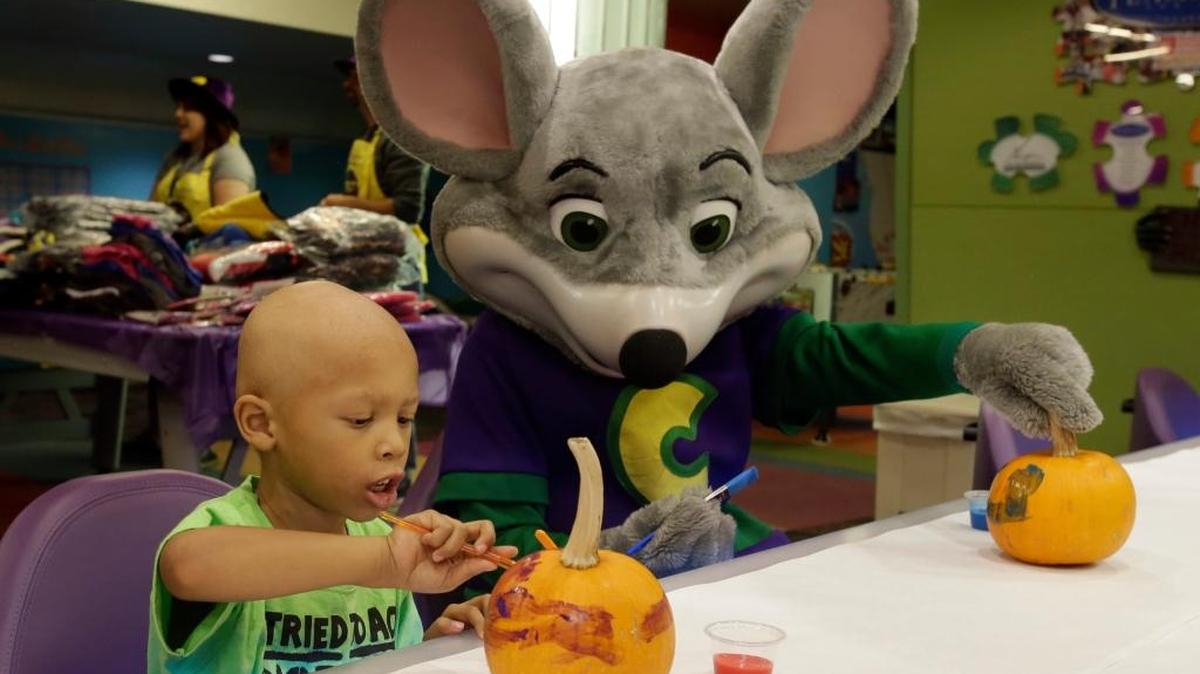 Want a free slice of Candy Candy Corn Pizza? Chuck E. Cheese has you covered.