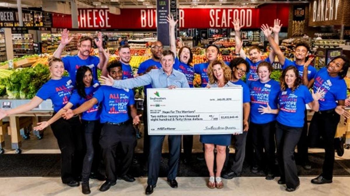 Southeastern Grocers CEO Ian Mcleod presents a check to Hope For The Warriors