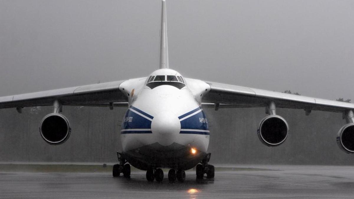 A Volger-Dnepr AH-124-100 lands at Stennis International Airport to unload material for Stennis Space Center.